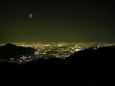 ナイトトレッキングで見る夜景