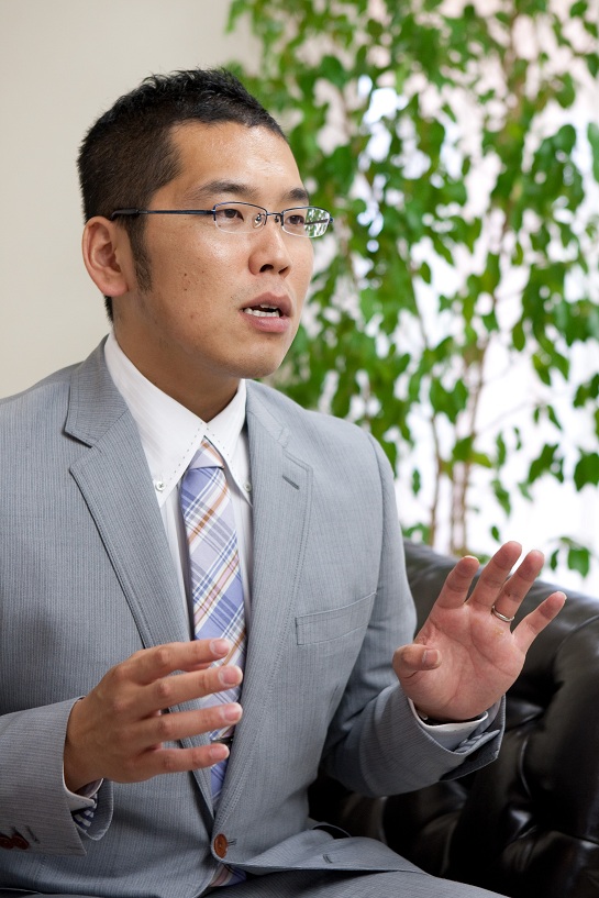 代表 秋山和久